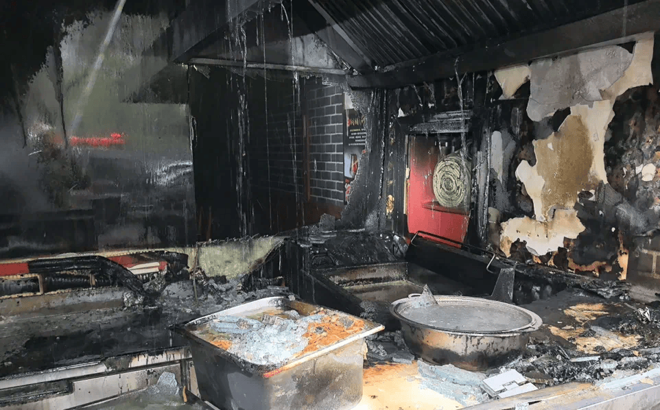 今日安全提示 | 一饭店后厨起火 厨师为何被拘十日_火灾_厨房用_潘某