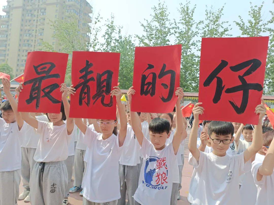 濮阳中原外国语学校2024春季校园运动会开幕式隆重举行_国旗_少年