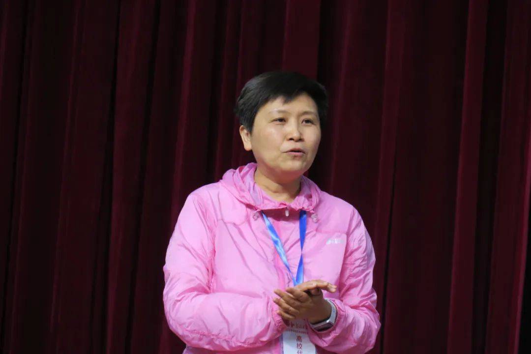 宣讲之后,招生老师与同学们热烈互动,并详细解答了关于专业选择,培养