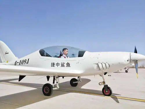 飞机上_飞行_机身