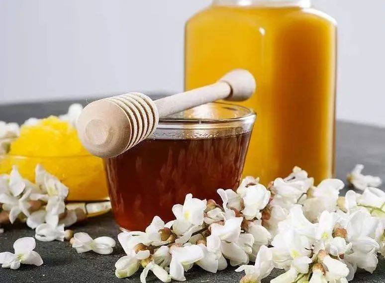 槐花饺子,槐花包子……槐花蜜茶,槐花麦饭,槐花饼来到这里还能品尝到