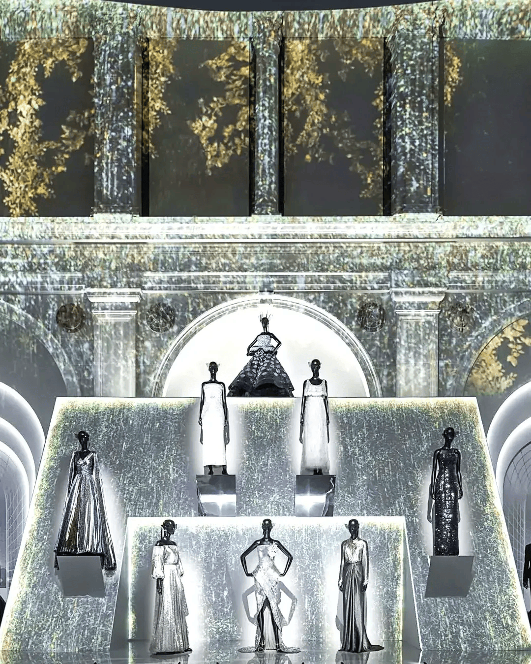 克里斯汀-迪奥:梦之设计师展览时尚之都间的对话dior 女装创意总监