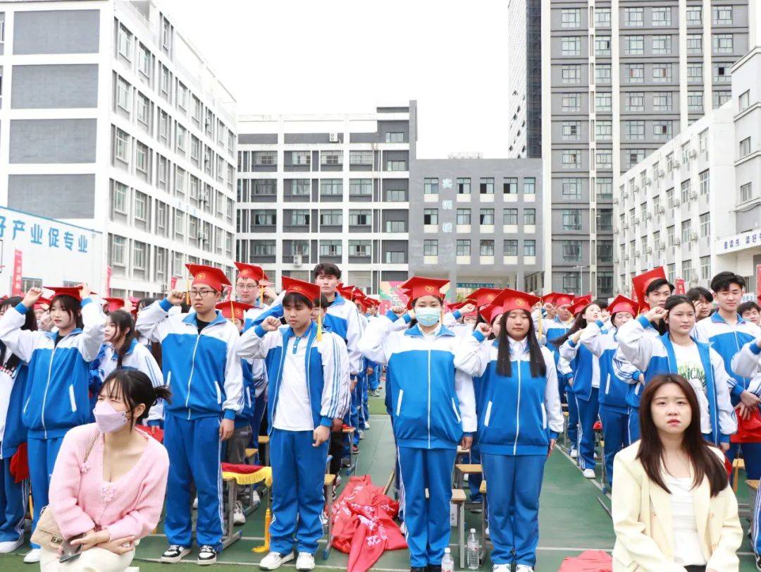 十八而志逐梦想,青春有为向未来——安康育英职校举行2021级学生成人