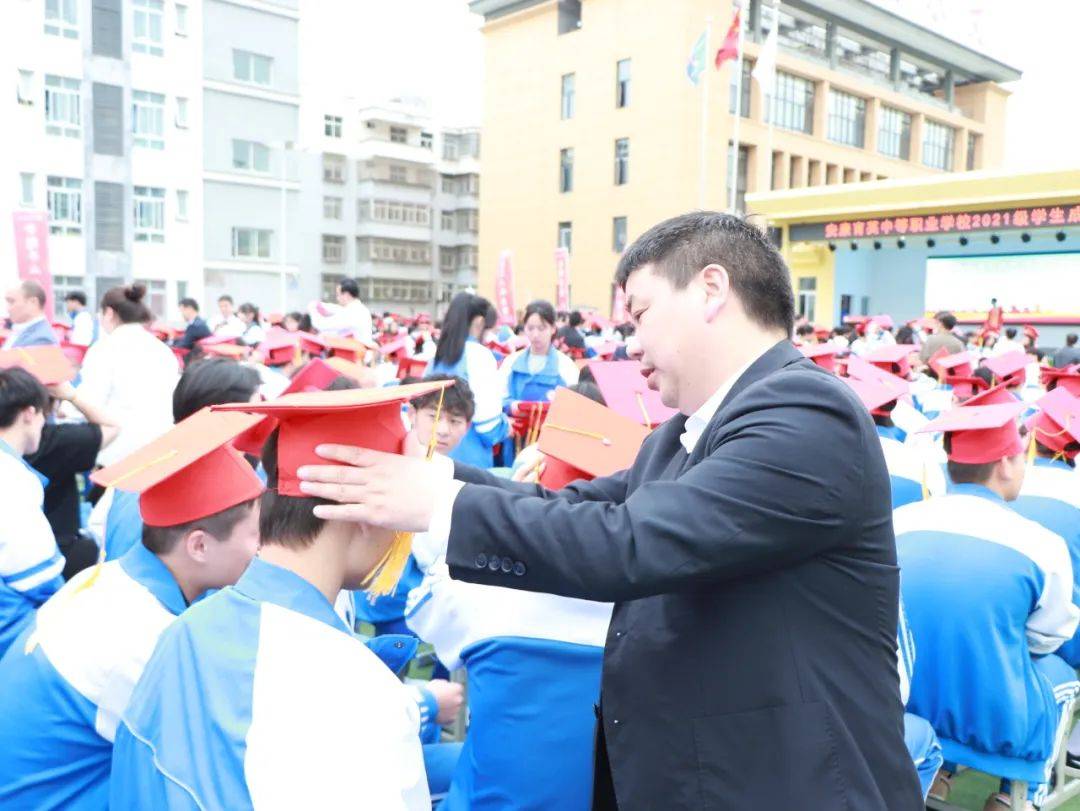 十八而志逐梦想,青春有为向未来——安康育英职校举行2021级学生成人