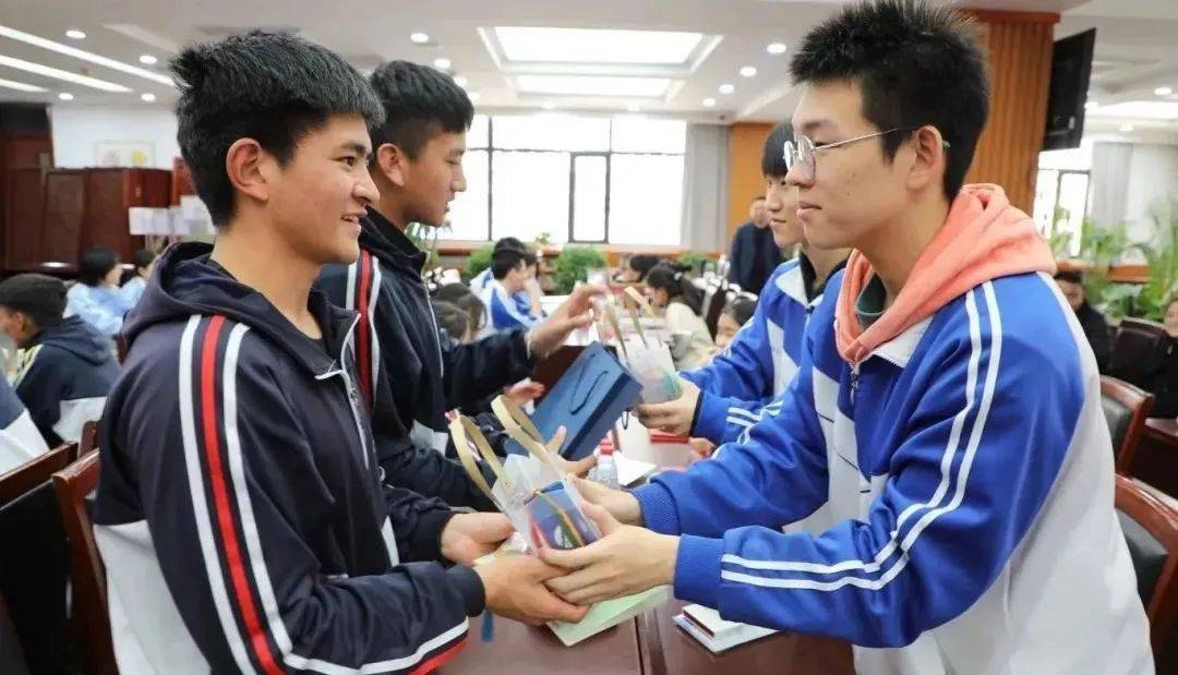 教育帮扶 | 勇担使命 情系高原——首都师大附中赴青海玉树帮扶干部