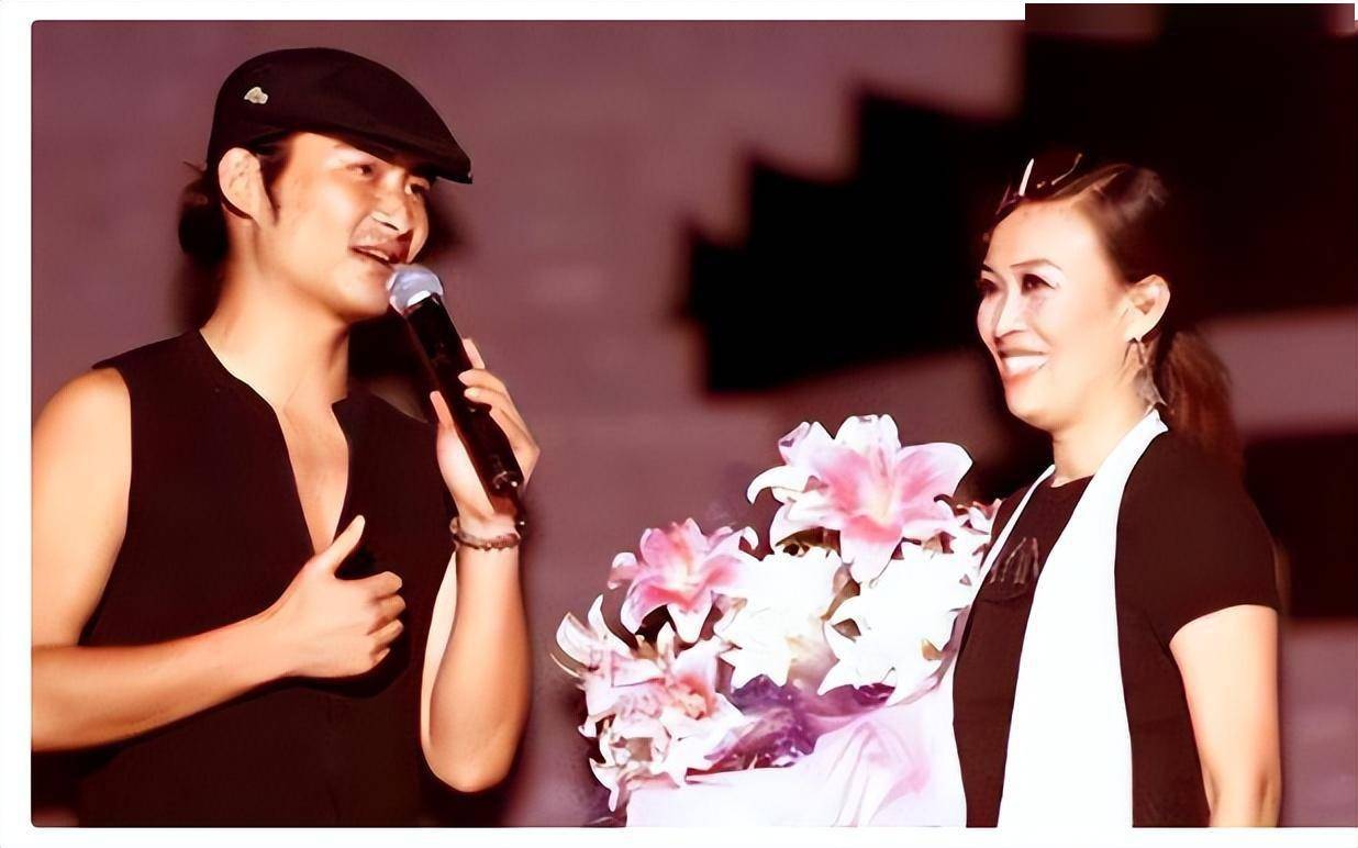 就在事业开始腾飞之时,景岗山却渐渐迷失在了名利场中.