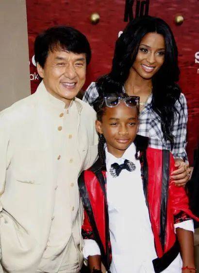 成龙曾经出轨吴绮莉,还有过一个女儿小龙女,成龙并不想要这个孩子,但