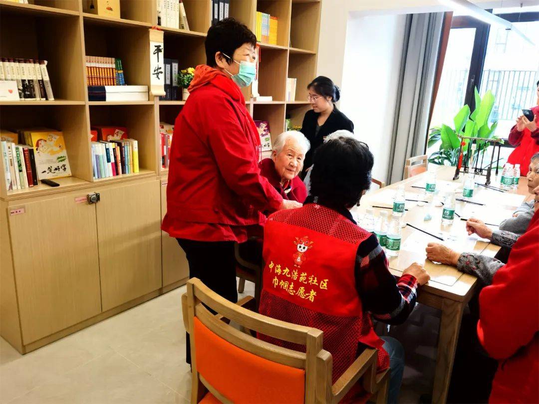 丰之芳华丨丰台区巾帼志愿"太阳花"服务队尊老敬老进"