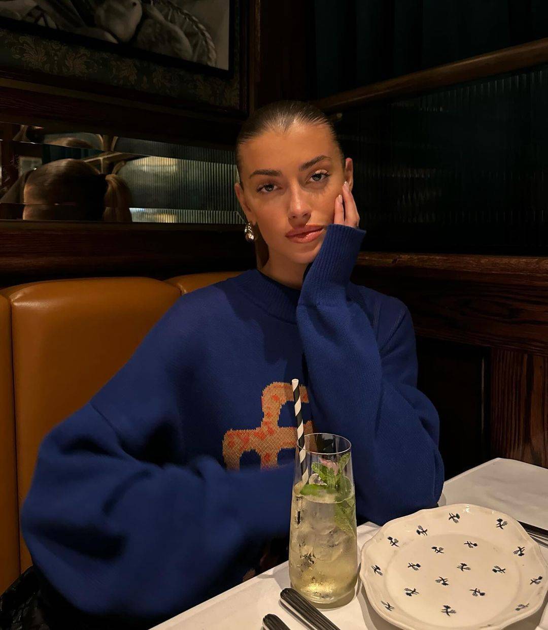 看看审美芒特身边神秘女子身份曝光21岁英格兰模特freya