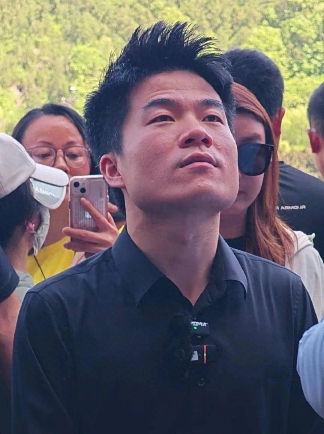 董宇辉带领团队游洛阳龙门石窟,知名导游陪同:10万人在线观看