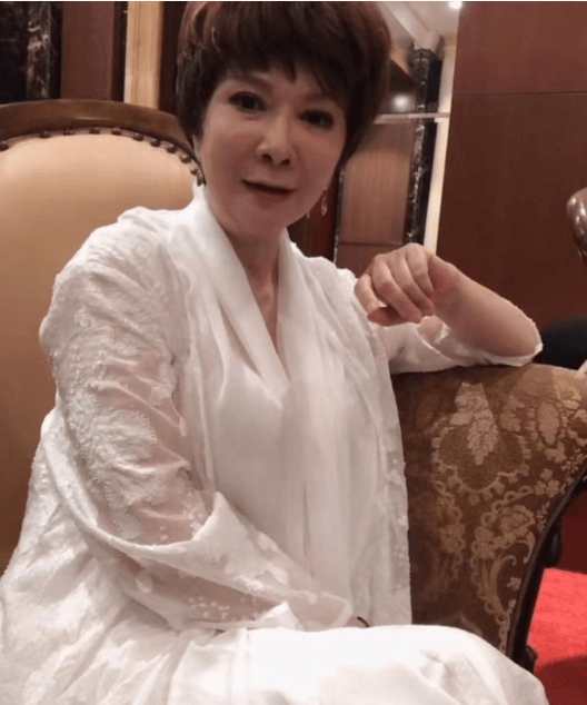 《城南旧事》,英子1982年导演宋崇筹拍电影《闪光的彩球》,招募小演员