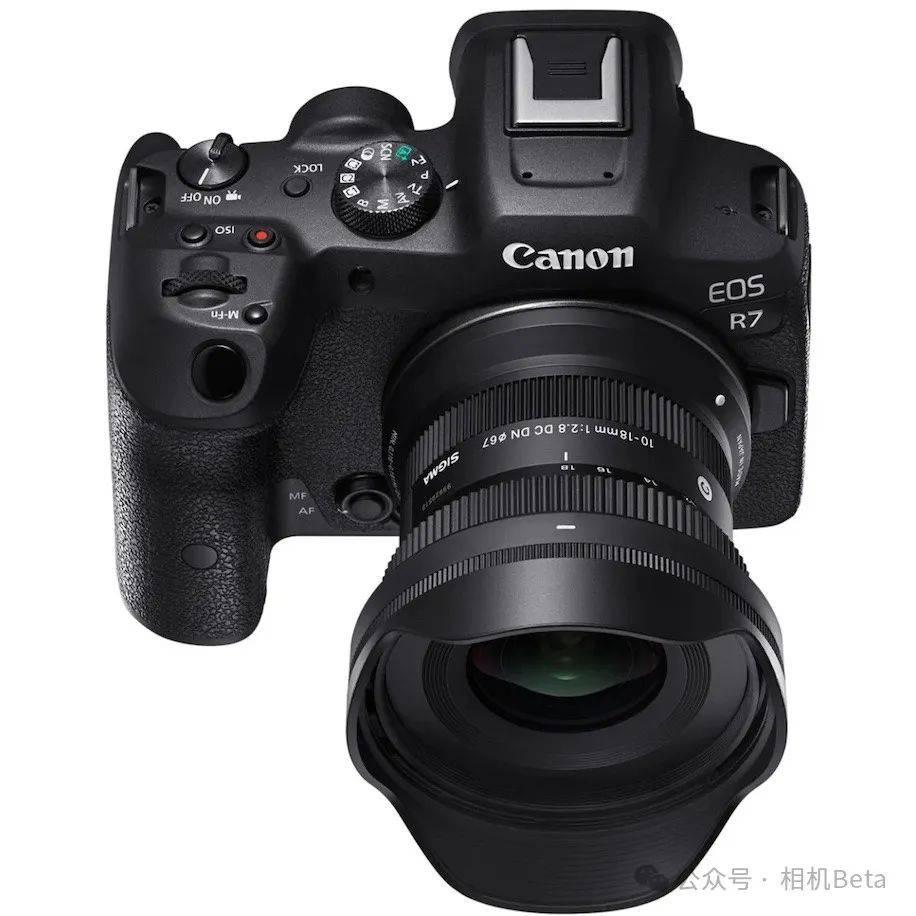 适马rf卡口镜头上机照,大家觉得如何?