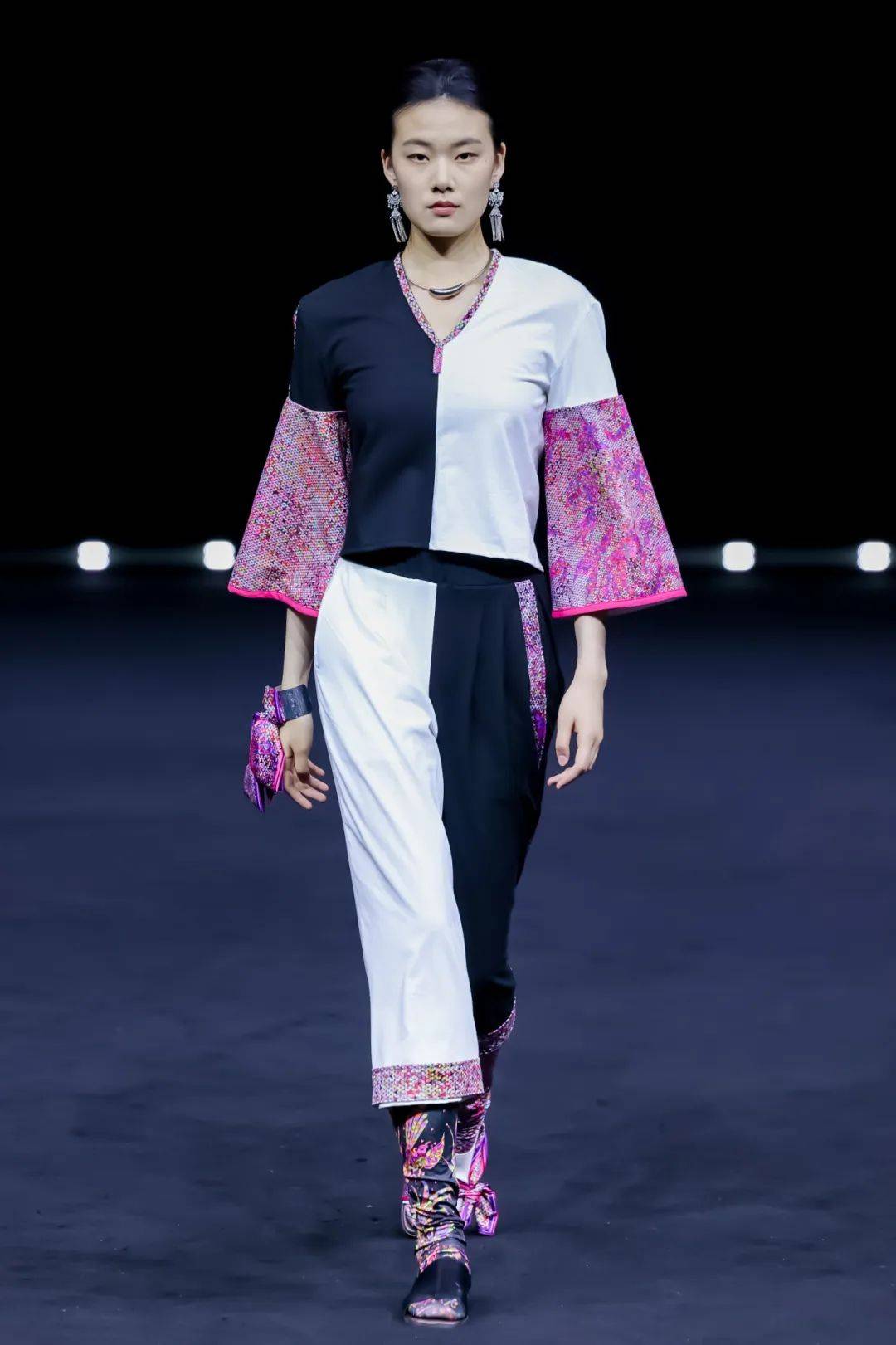 2024北服时装周 | 艺术与科技专业、纤维与时尚设计实验班展演——“生生不息”_作品_材料_创新