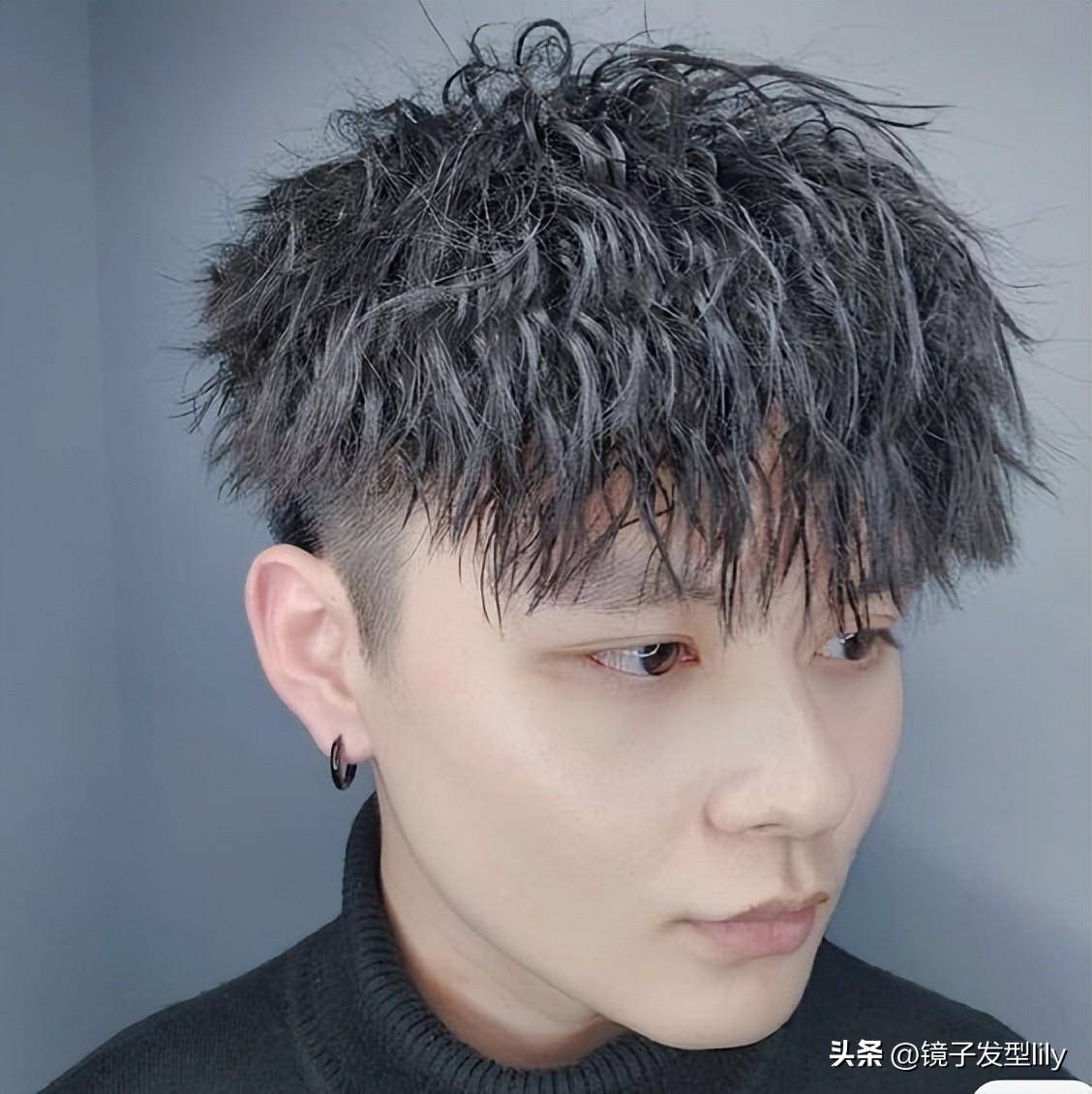 两侧铲短男发来了头顶烫烫就是不一样时尚还帅气