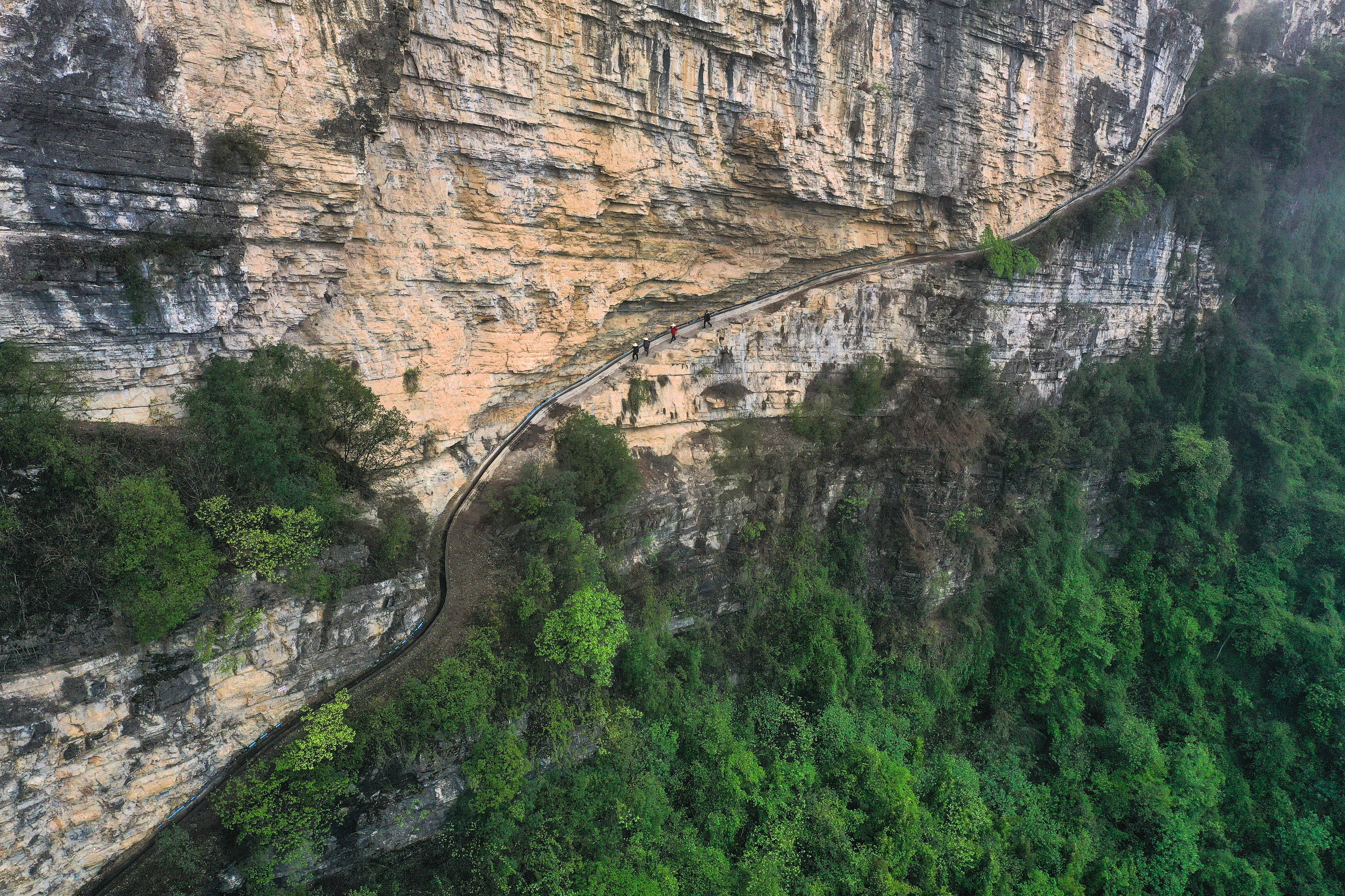 图片故事丨绝壁天渠上流淌的"生机"