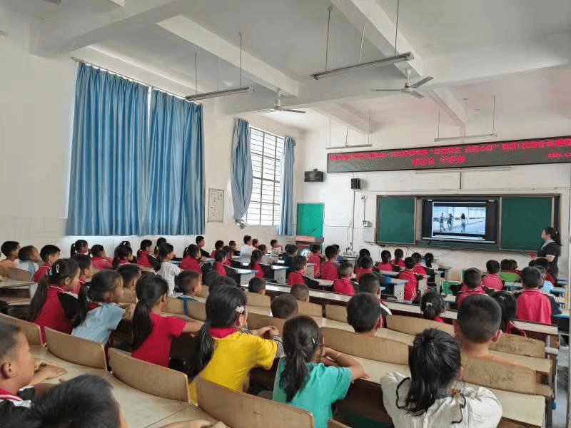 励志教育〗4月24日,梁河县第一中学邀请到金太阳教育集团特约专家
