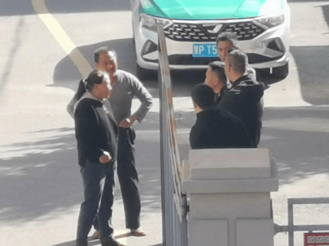 疏通下水解民忧解居民"堵心"事——卫东街道办事处物业办协助疏通下水