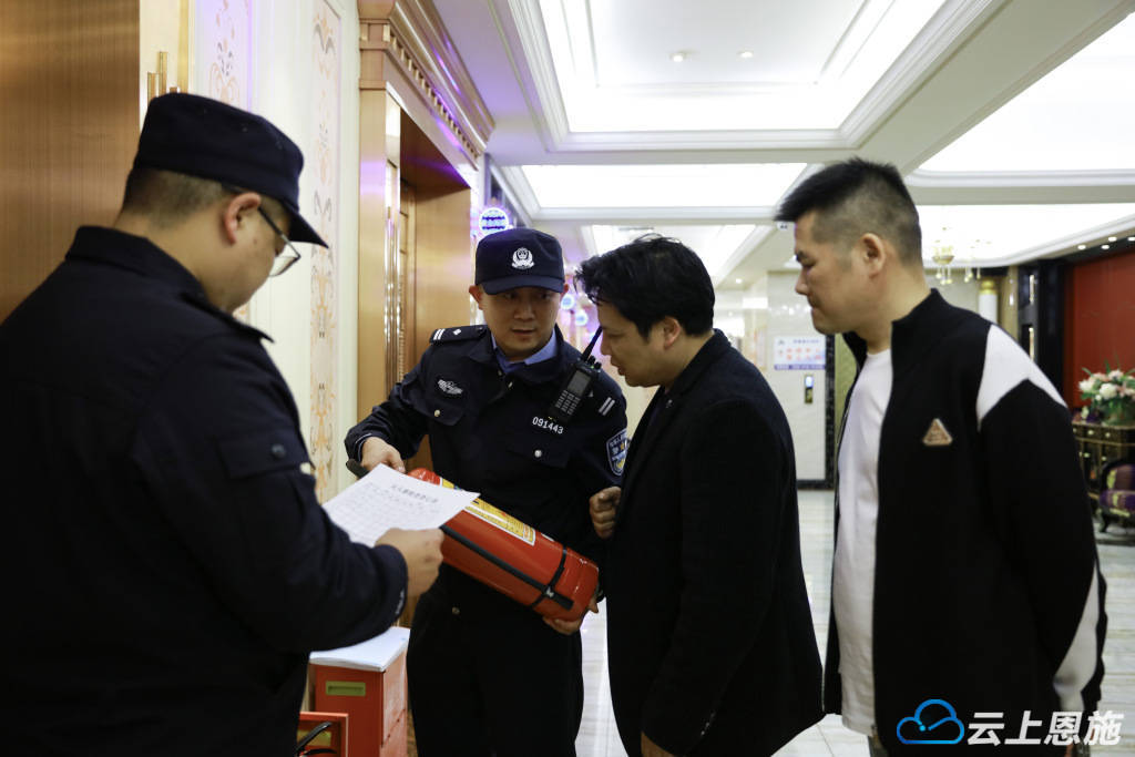情降 上海市公安局持续启动社会面防控高等级勤务工作