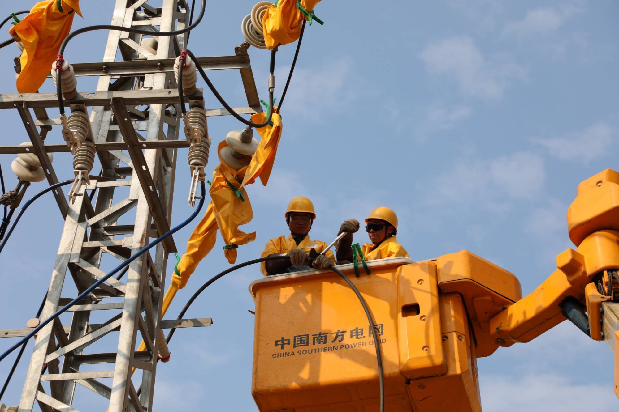 持续高温天气用电需求猛增 海南协调50万千瓦岛外电力保供应