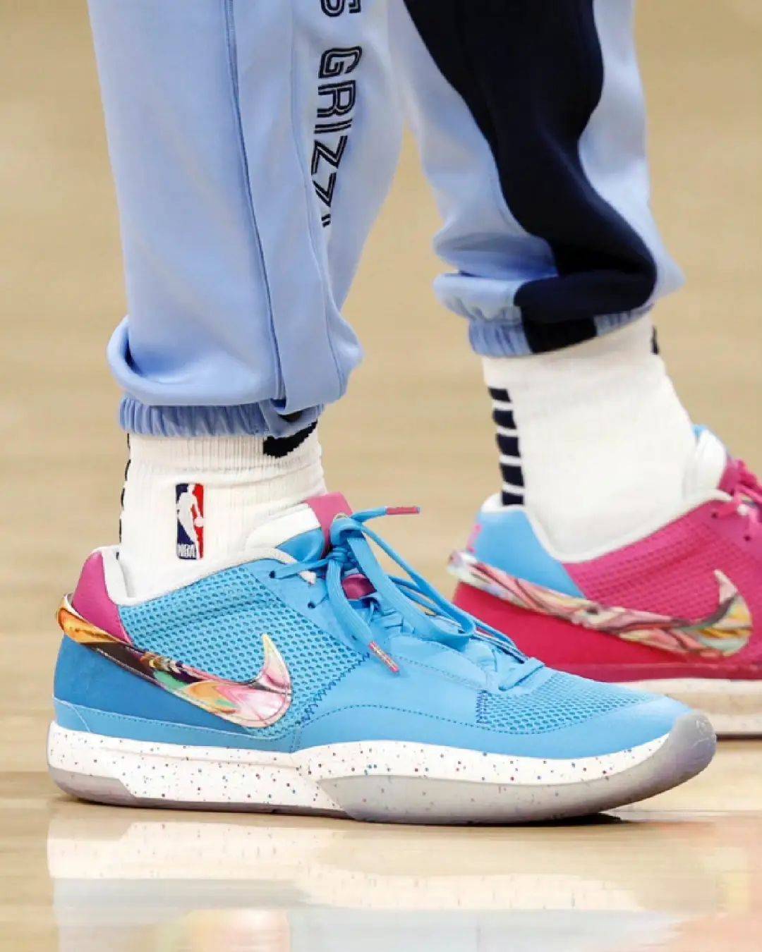 好在前期nike宣传铺垫比较足,ja 1在销量方面远胜于jordan zion系列.