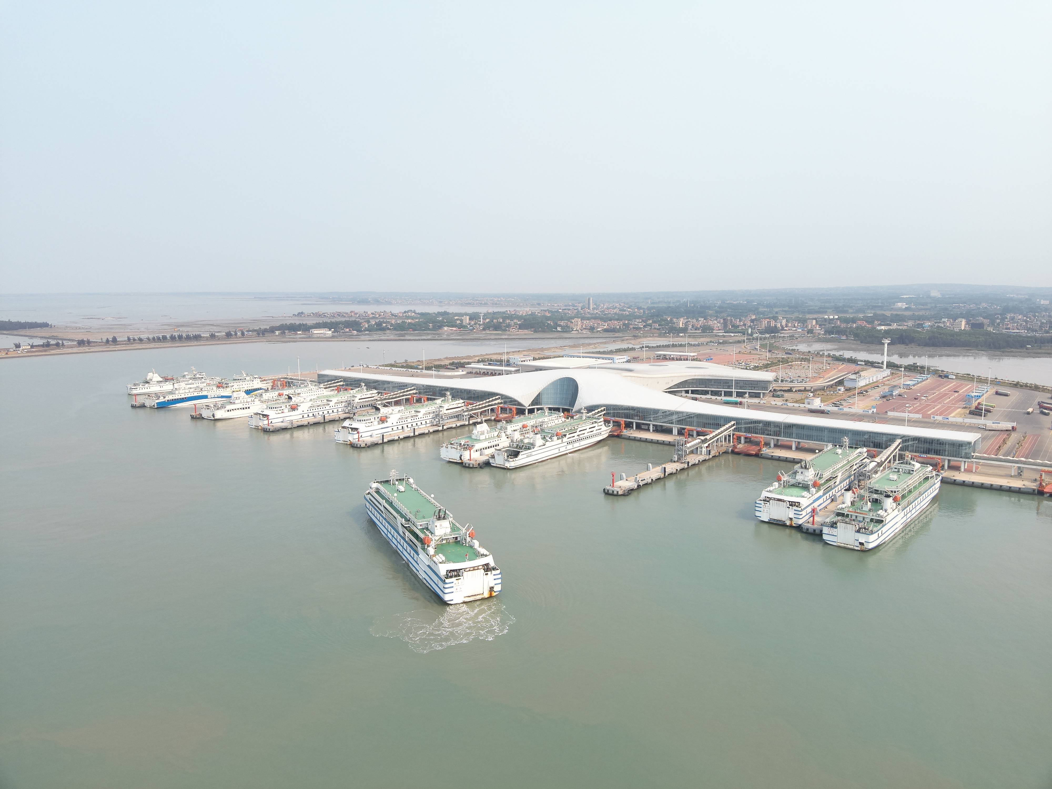 琼州海峡"五一"当日预计发送旅客9万人次,湛江海事部