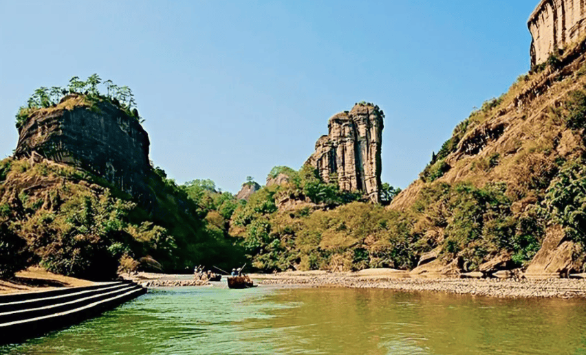 作为岭南第一奇山——丹霞山,以"奇,雄,险,秀,幽,古,广"著称.