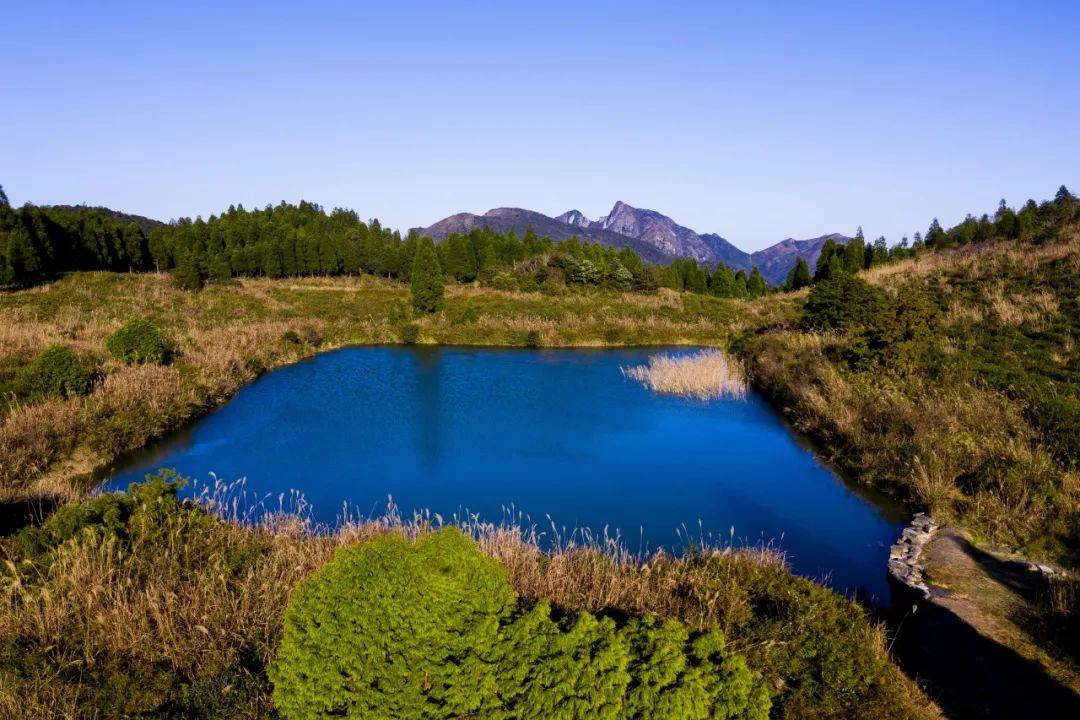 之家而得名雁荡山雁湖岗顶,海拔990米雁湖位于灵岩景区北端雁湖日出