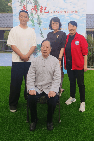 我的案头有一本书《高手》,这是陈式太极名家张志俊先生学习太极拳的