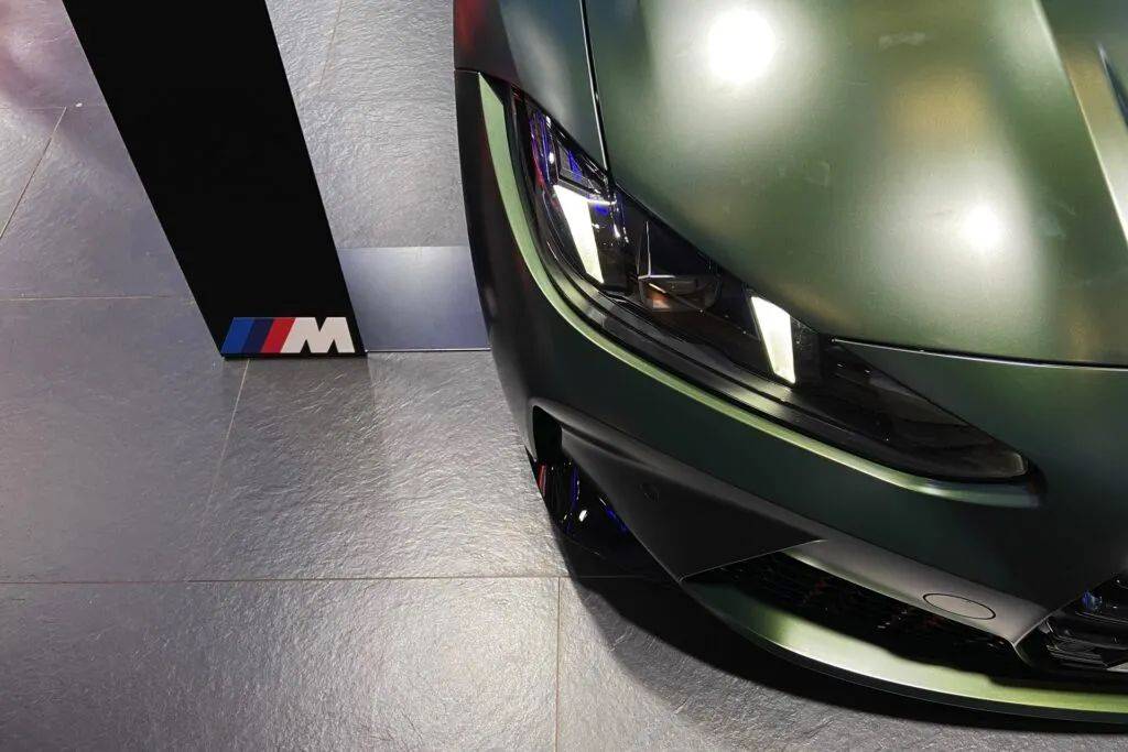 实拍磨砂深绿色新宝马m4,六缸手动版z4的同款车漆太帅了
