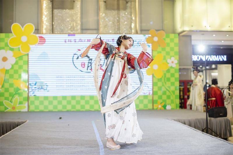 吉林市举办首届汉服花朝文化节