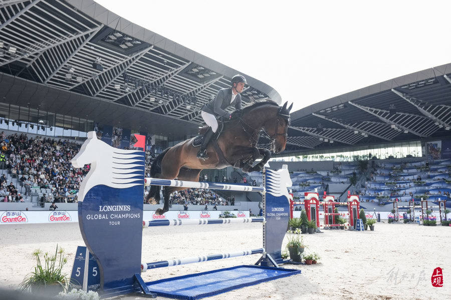 全新的国际马术中心在"五一"假期献演顶级赛事,首日两场比赛已引来不