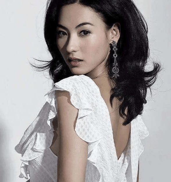 但娱乐圈中还有一类女明星,她们未曾被媒体爆出过结婚,就拥有了属于