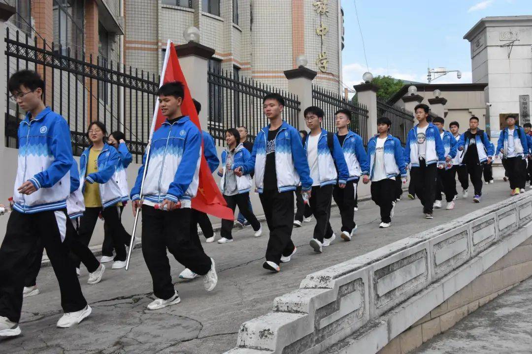 励志远足放飞梦想,砥砺前行共赴未来——安顺民中2024