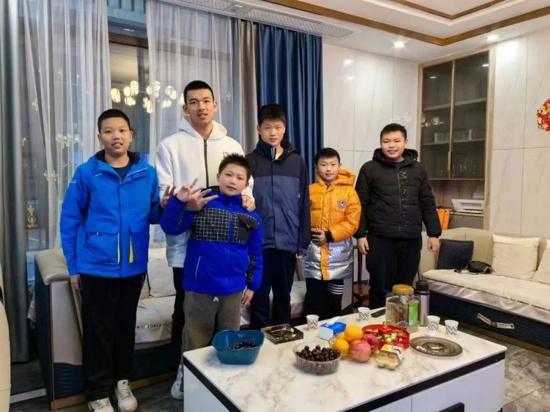 【广东】李仲浩《世界和平》指导老师:孟凡启