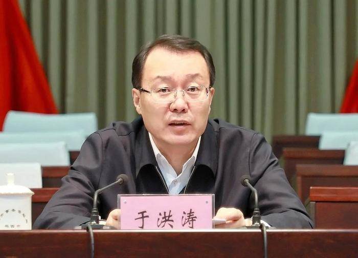 后跻身大庆市委常委,2014年1月出任大庆市委常委,常务副市长