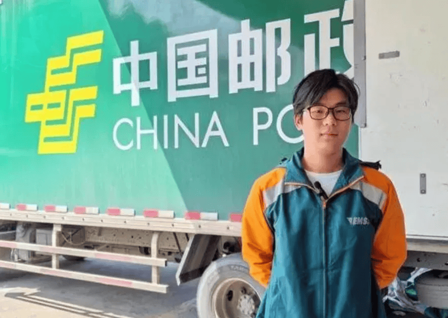 两位土木小哥转行干快递!获得"全国五一劳动奖章"