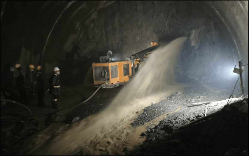 国内最长螺旋隧道——西昭高速老营盘1号隧道贯通