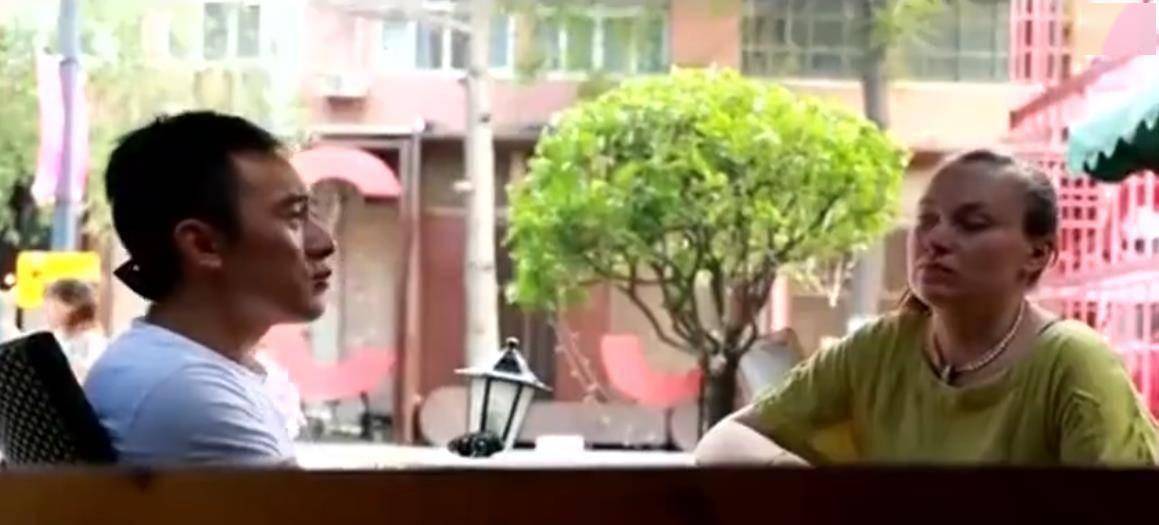 欧洲美女和山东男友分手,回国后难忘感情,再次相见后结果怎样?