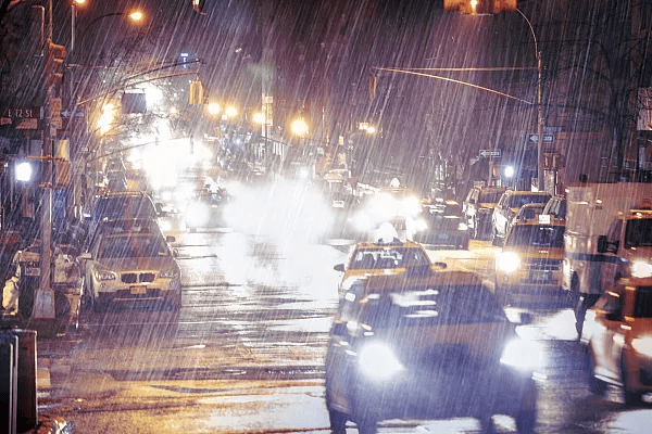 大雨转雷阵雨图片