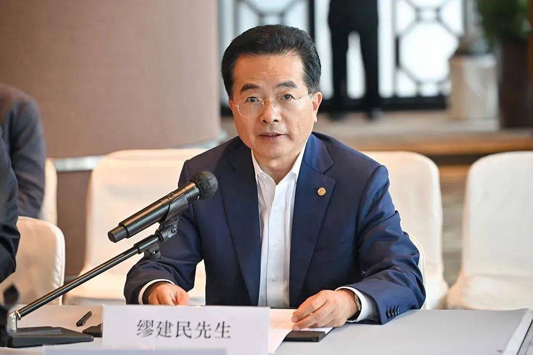 来百度app畅享高清图片5月7日,招商局集团董事长缪建民,新世界发展