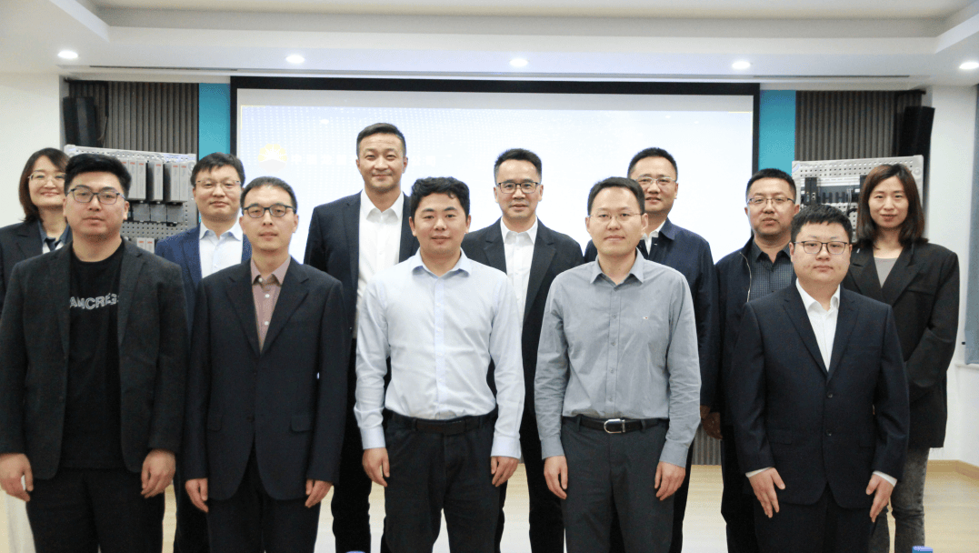 近日,龙慧公司召开智控plc新品发布会,公司经理,党委副书记,董事万江