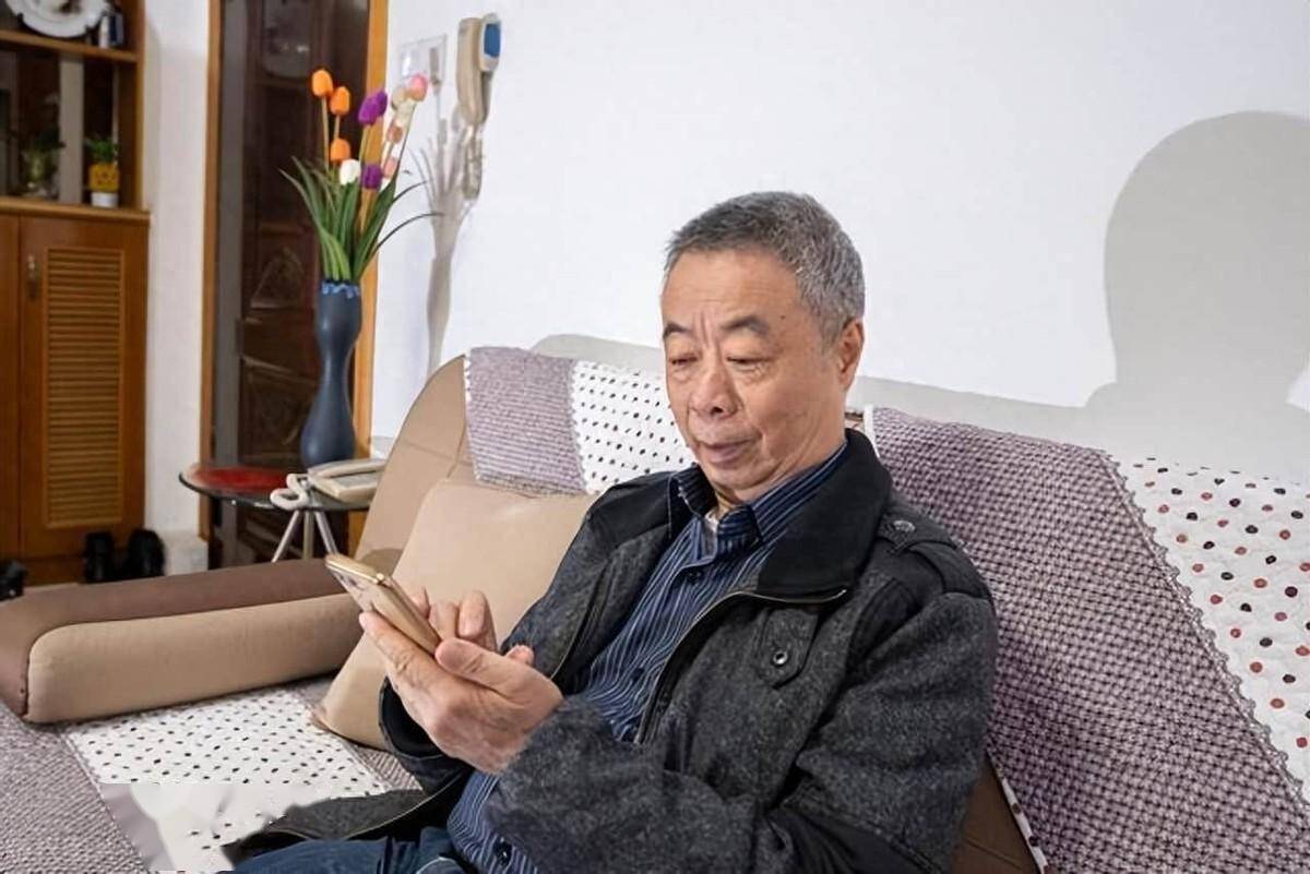 女儿年薪50万,我得癌症急需10万,联系女儿时才发现已被女儿拉黑_李华