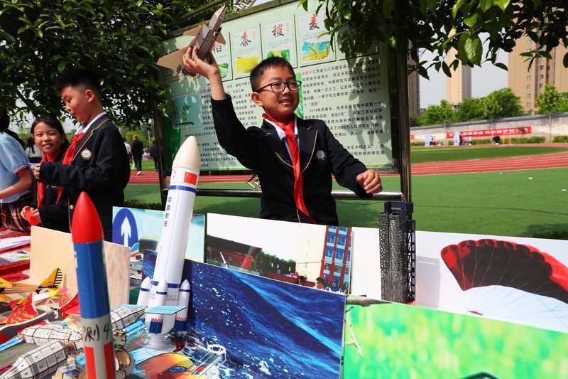 "校园科技节" 感受科技魅力