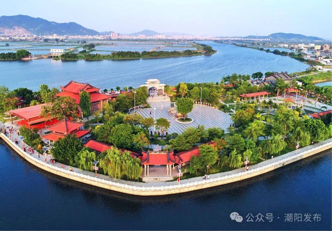 和平镇下寨妈祖公园位于练江边,占地约36亩,公园内种植小叶榕,大王椰