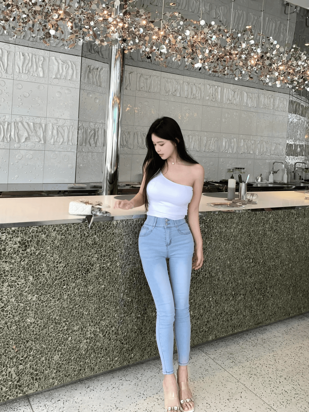 身材高挑!相当有料!