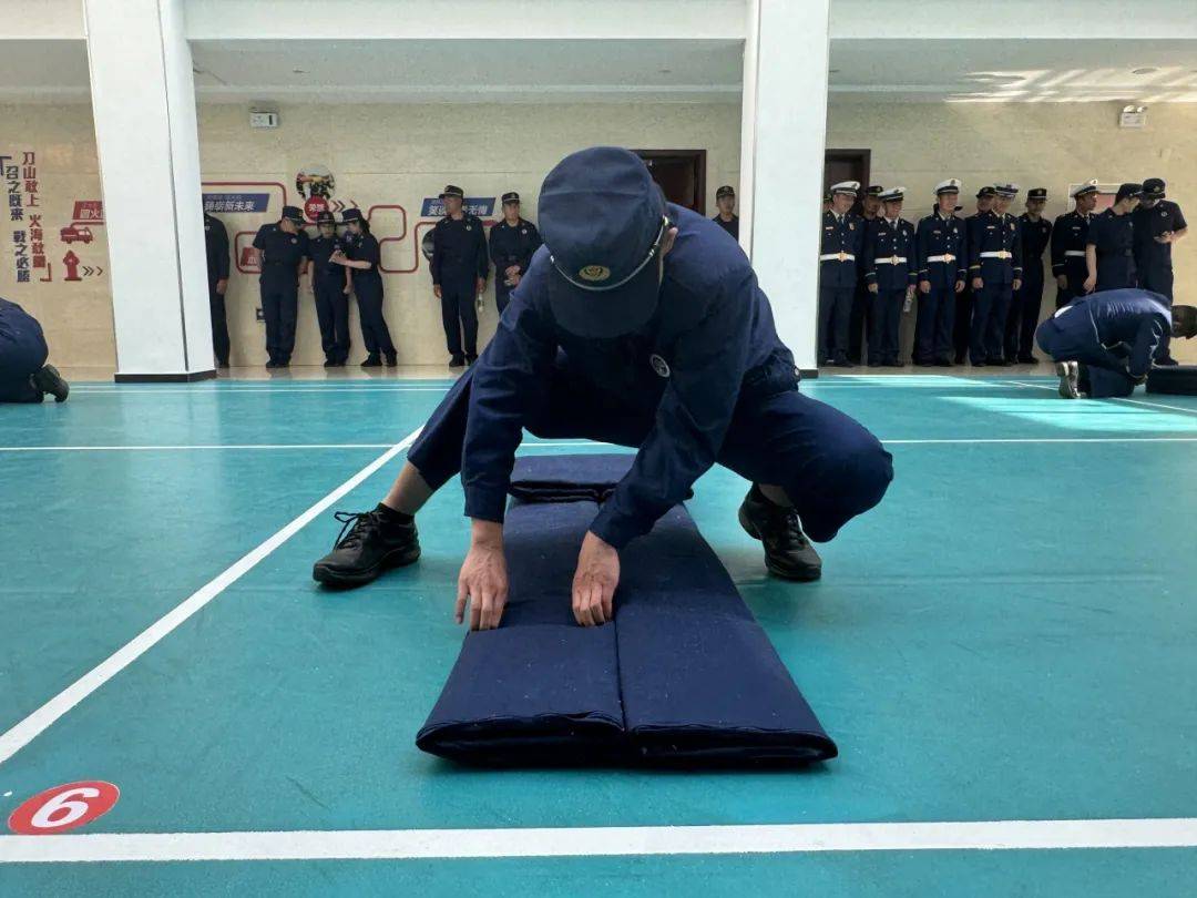 沛县大队组织开展2024年全县消防救援队伍队列会操暨叠被子竞赛