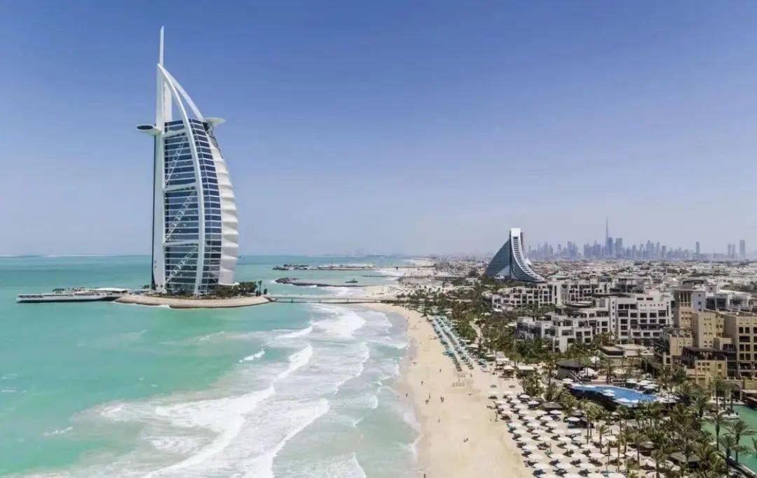 还是迪拜皇家御用品牌酒店,同时也是世界上第一家"七星级"酒店