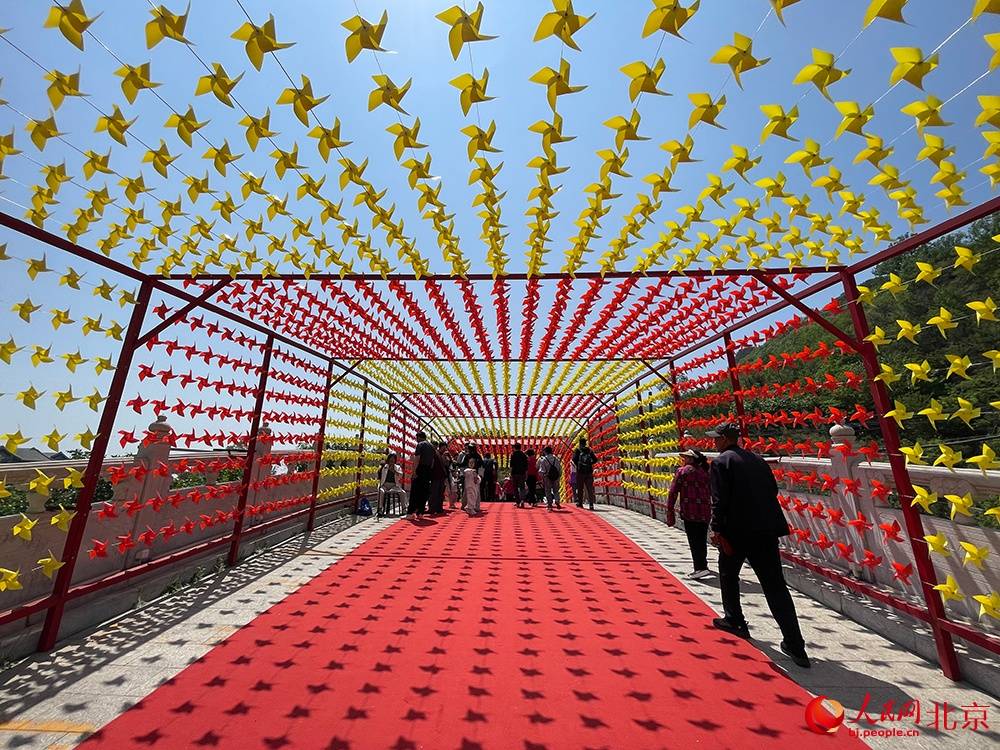 组图:北京平谷丫髻山庙会开幕 邀游客体验非遗文化魅力