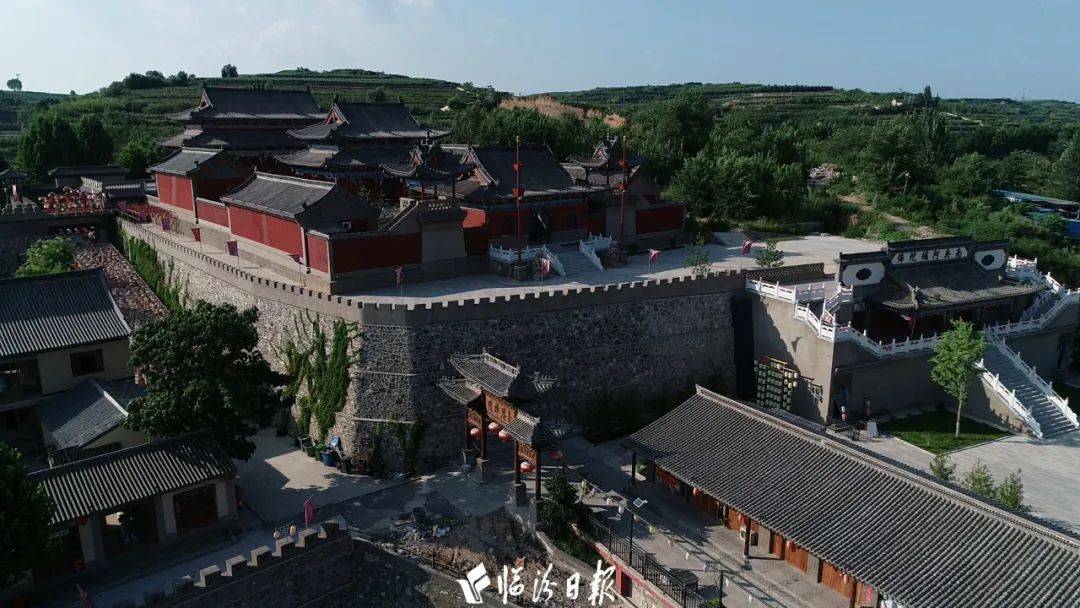 "我们景区依托曲沃丰厚的历史文化资源和浍河水库自然风光兴建,项目