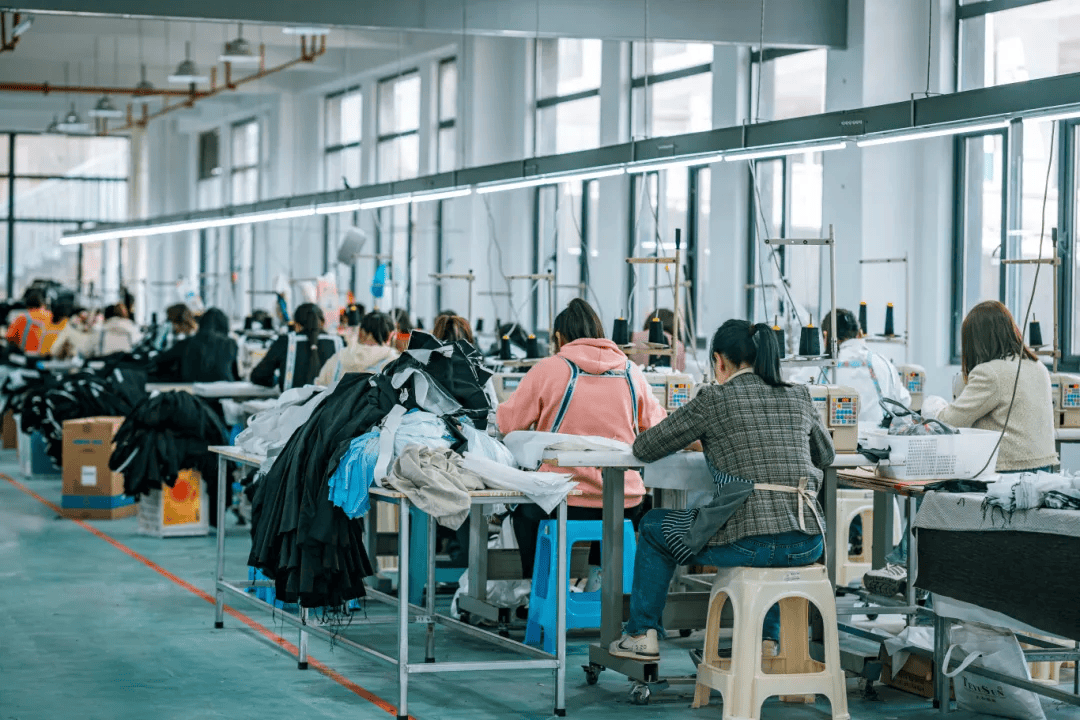 昭通镇雄纺织服装产业园正式投产,已有多家企业入驻!